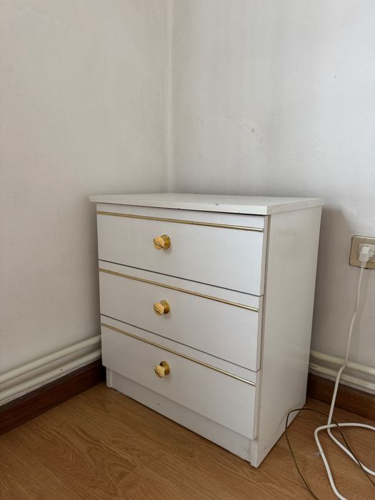 Conjunto de mesa de cabeceira branca com 3 gavetas