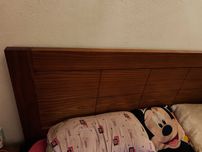 Cama e mesinhas em  madeira