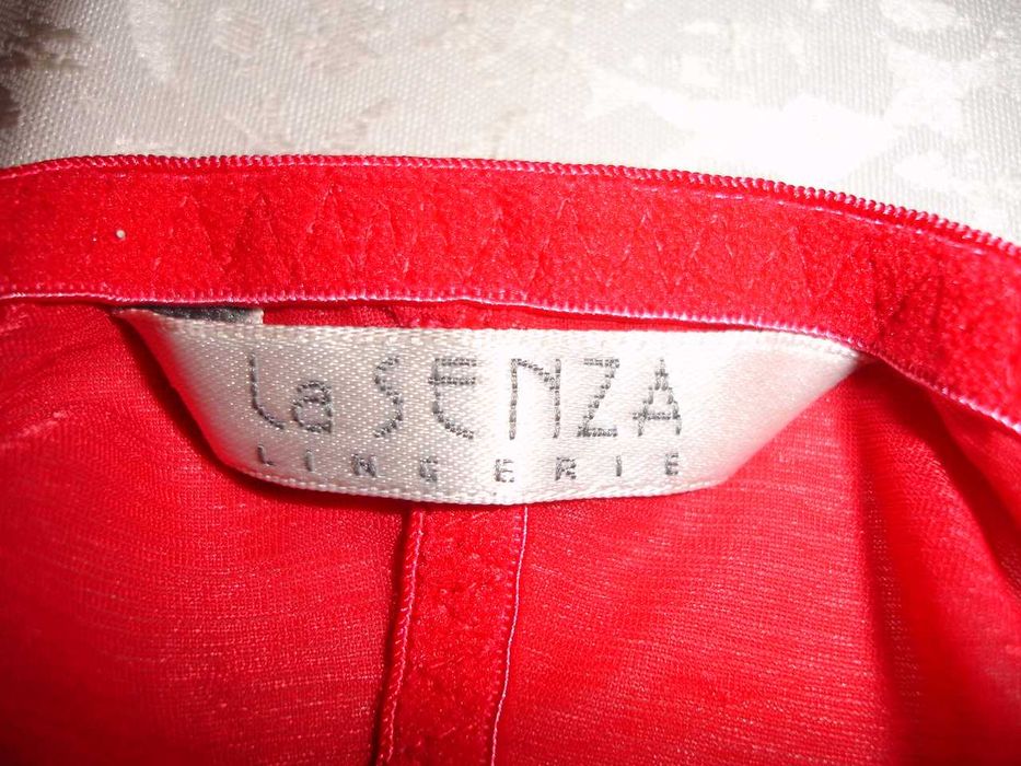 ПЕНЬЮАР червоний мереживний бренду La SENZA. Розмір 14 C/D.