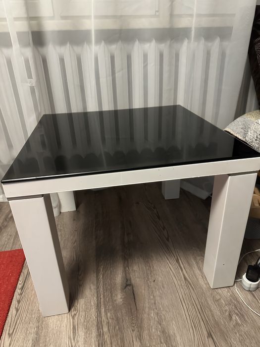 Stolik kawowy z szybą