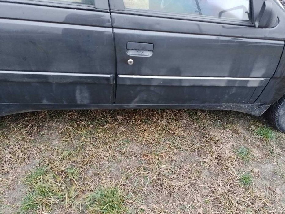 Продам терміново Пежо 405
