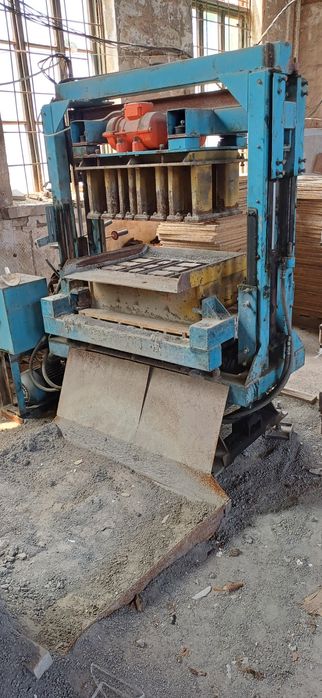 Вибропрес для шлакоблока и бордюров.Шлакоблок.Оборудование для шлакоб