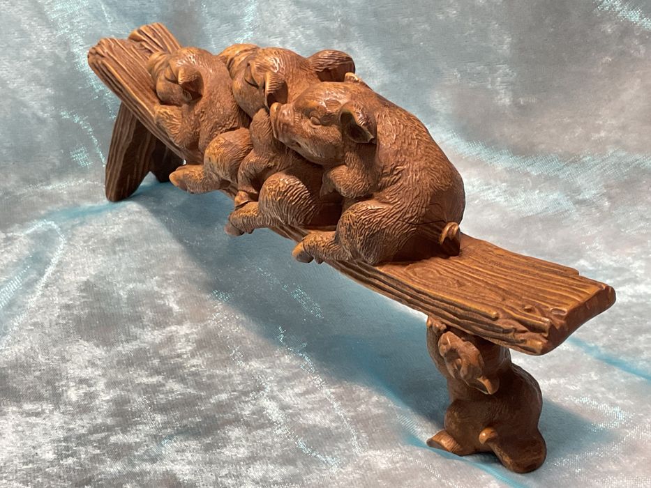 Escultura tema leitões madeira exótica