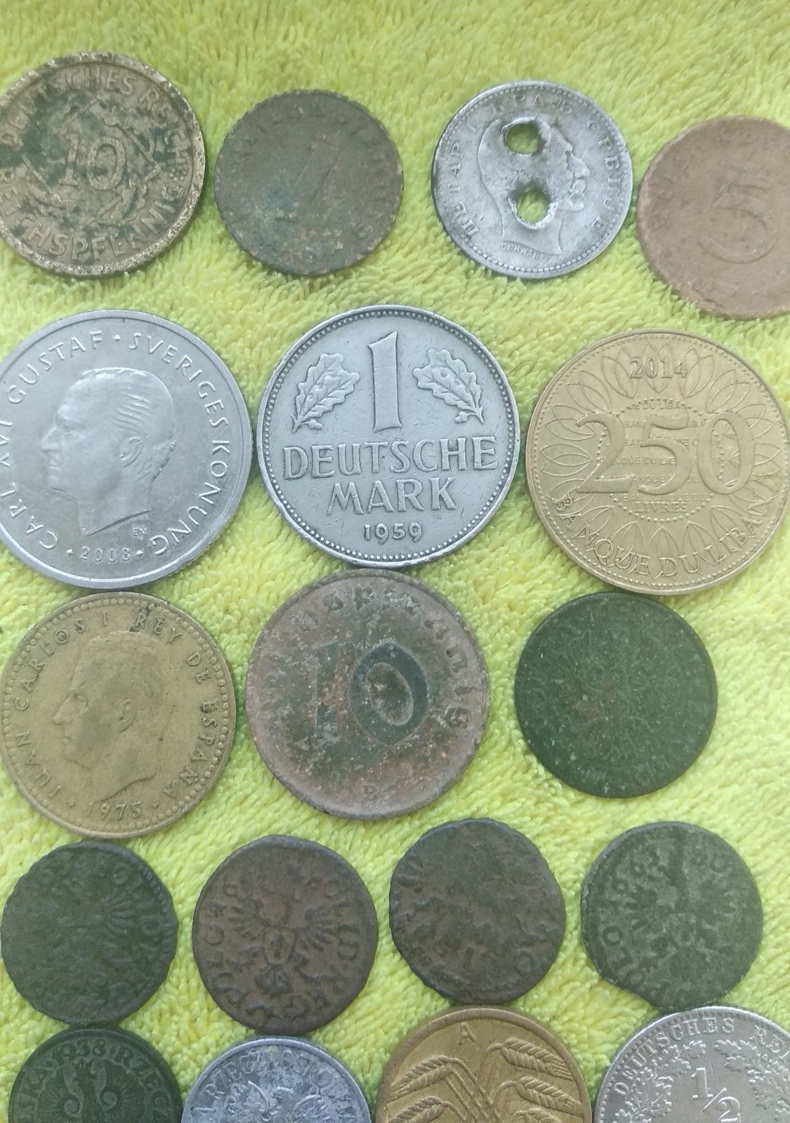 Иностранные монеты одним лотом.