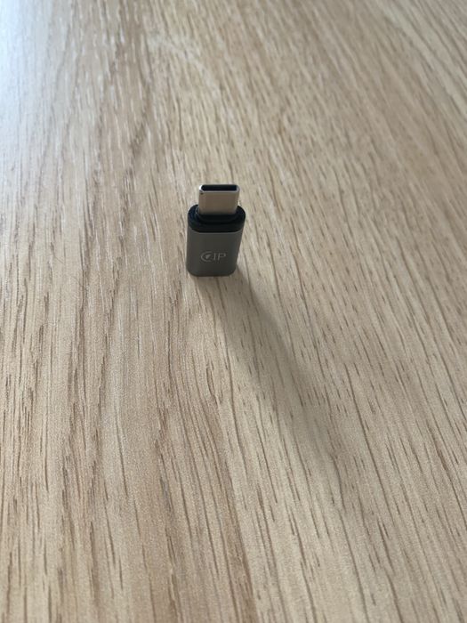 Przejściówka ładowania: USB-C (wtyczka) na Lightning (gniazdo).
