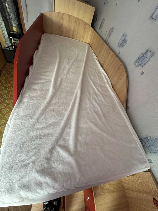 Дитяче двоповерхове ліжко з шафою і робочим місцем