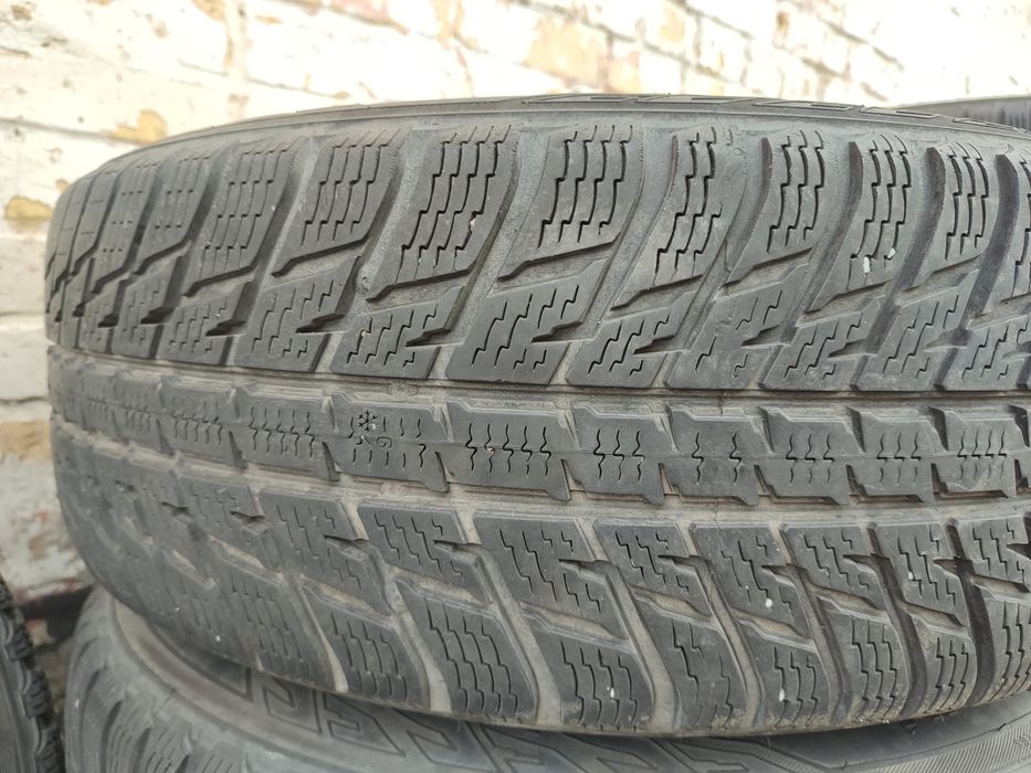 Шини Нокіан 235/55/17; гарний всесезонний комплект + пара шин, із ЄС !