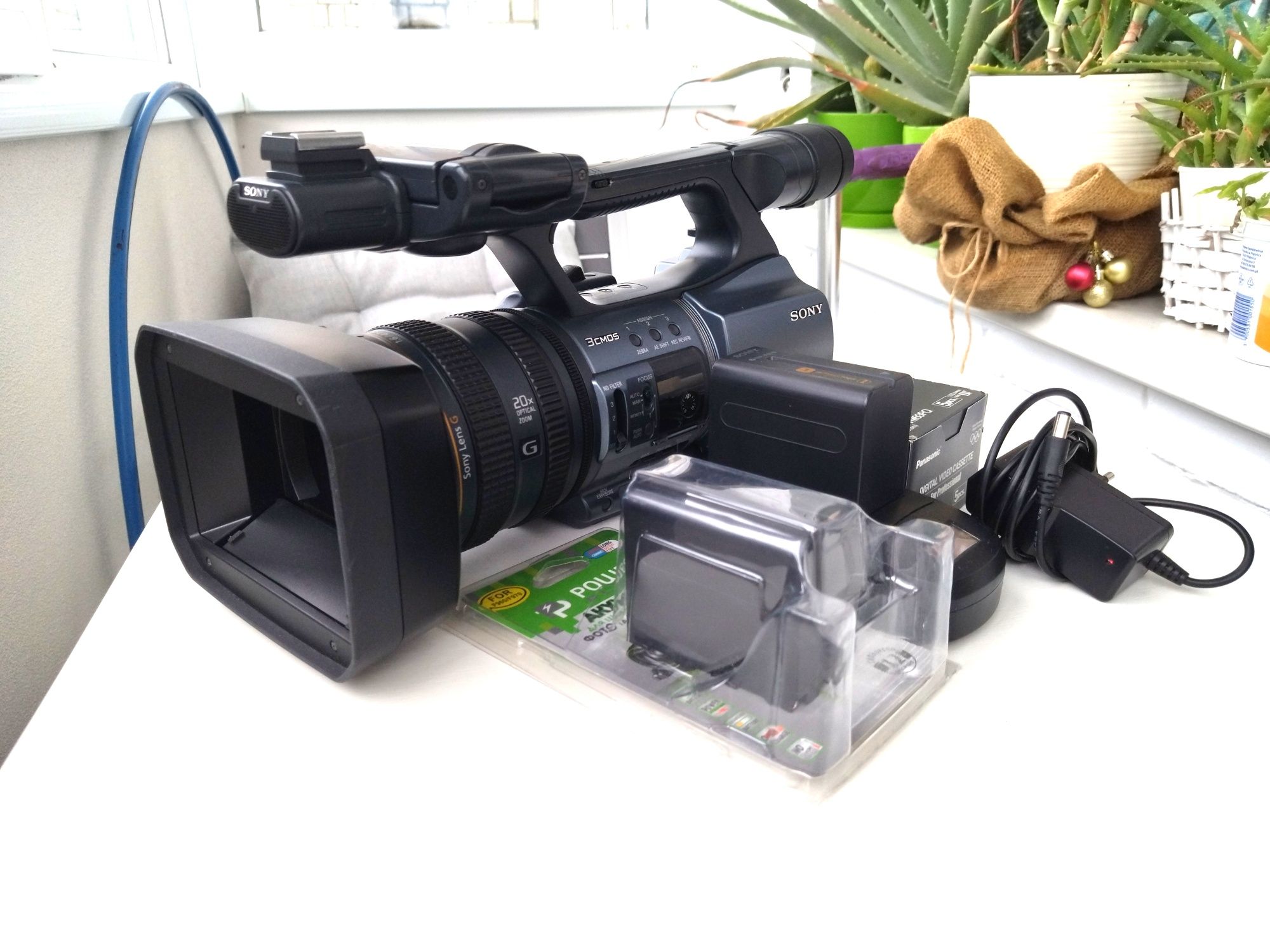 Відеокамера SONY DCR-VX2200e