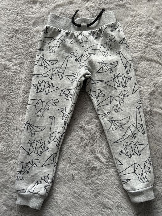 Spodnie dresowe chłopięce rozm. 98.