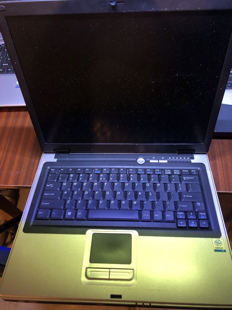 Złom elektroniczny stare laptopy