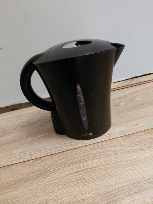 Продам чайник  бу в середньому стані