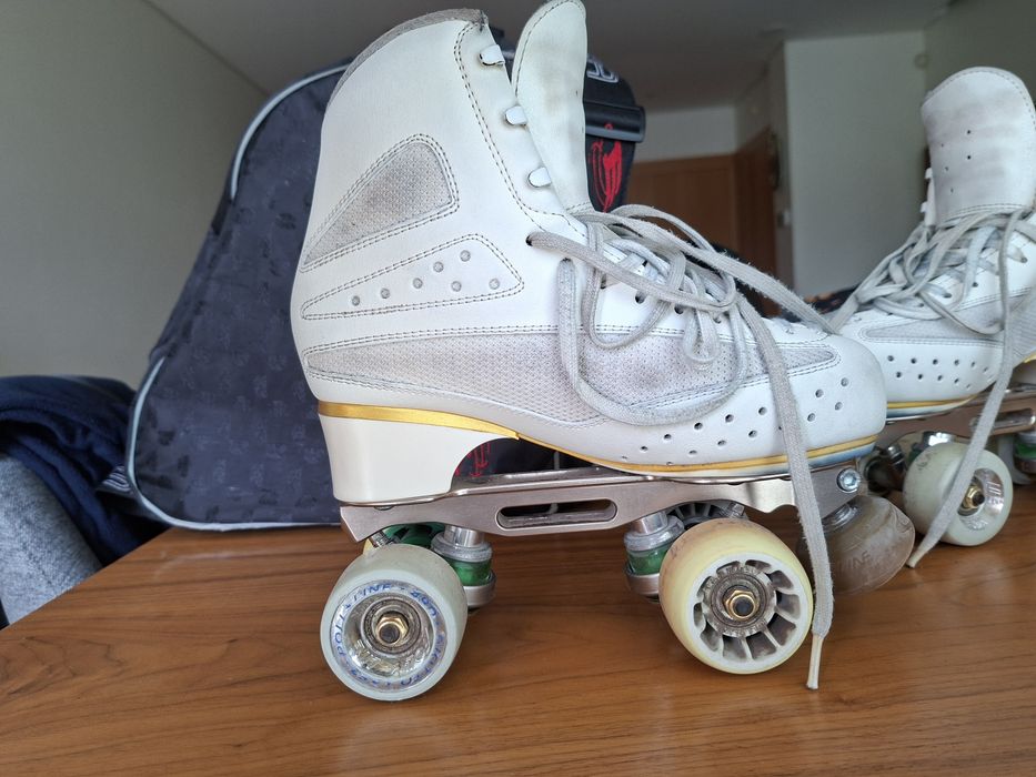Patins (Bota Fly e Estrutura Roll Line Matrix 245)