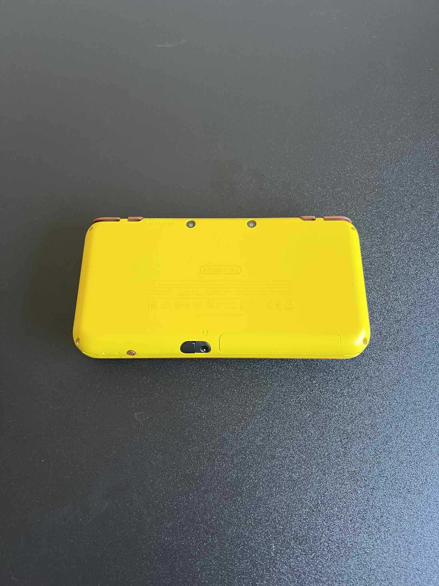 New Nintendo 2DS XL Pikachu Edition com 100+ Jogos