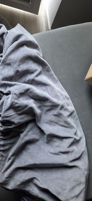 Wyprofilowane łóżko kosmetyczne Figuratti złota rama