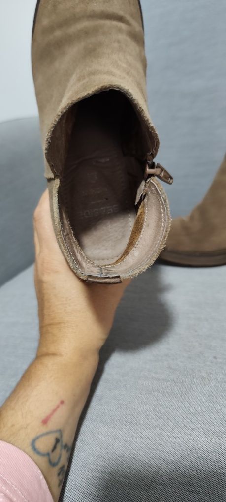 Vendo botins cor camel n 36