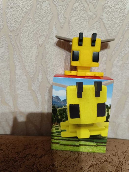 Майнкрафт Макдональдс пчела