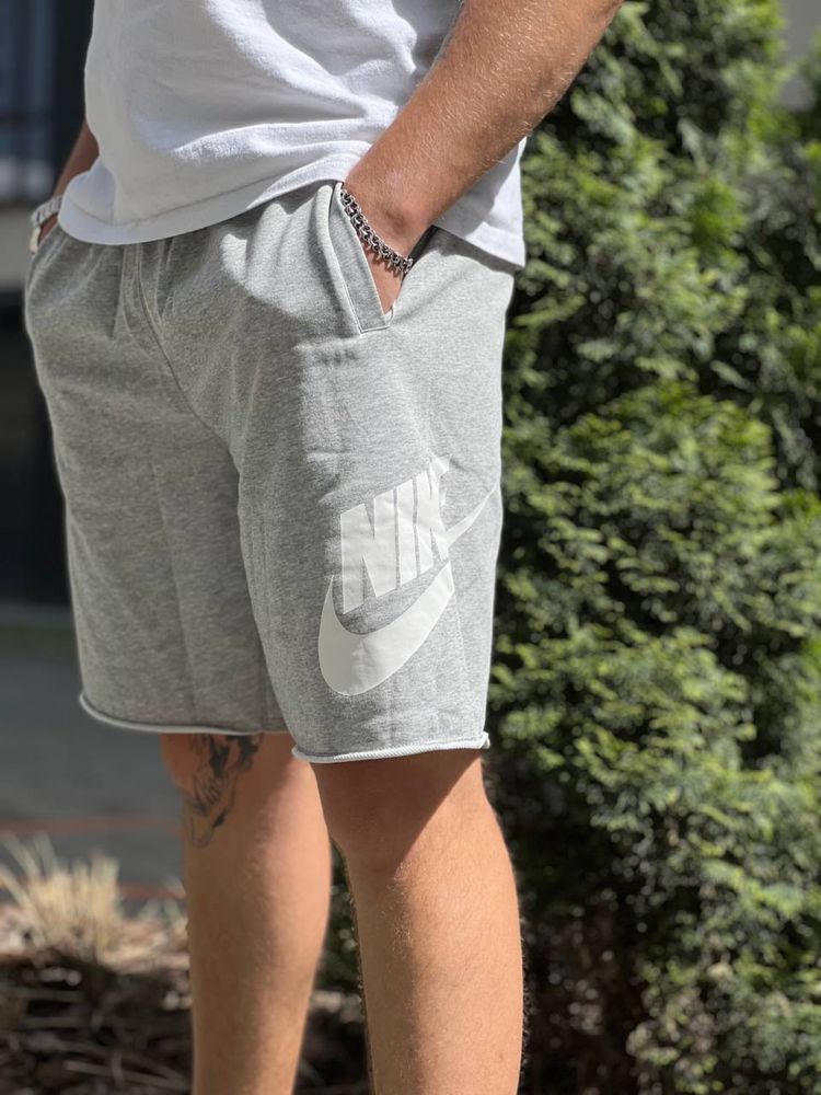 Чоловічі шорти nike alumni club,nike big swoosh tech pack