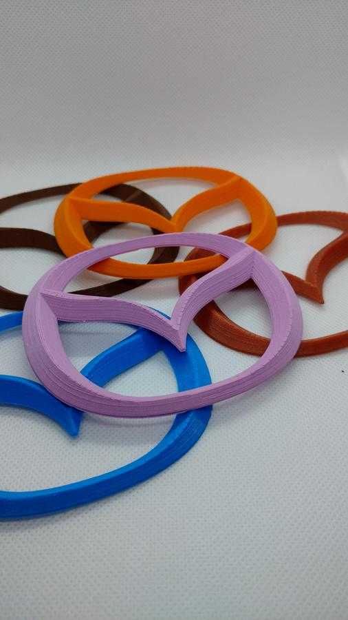Emblemat Mazda drukowany 3d kolory