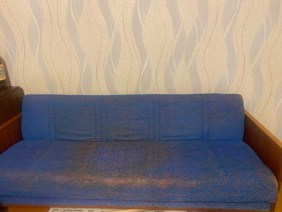 Віддам диван б/у безкоштовно. Самовивіз.