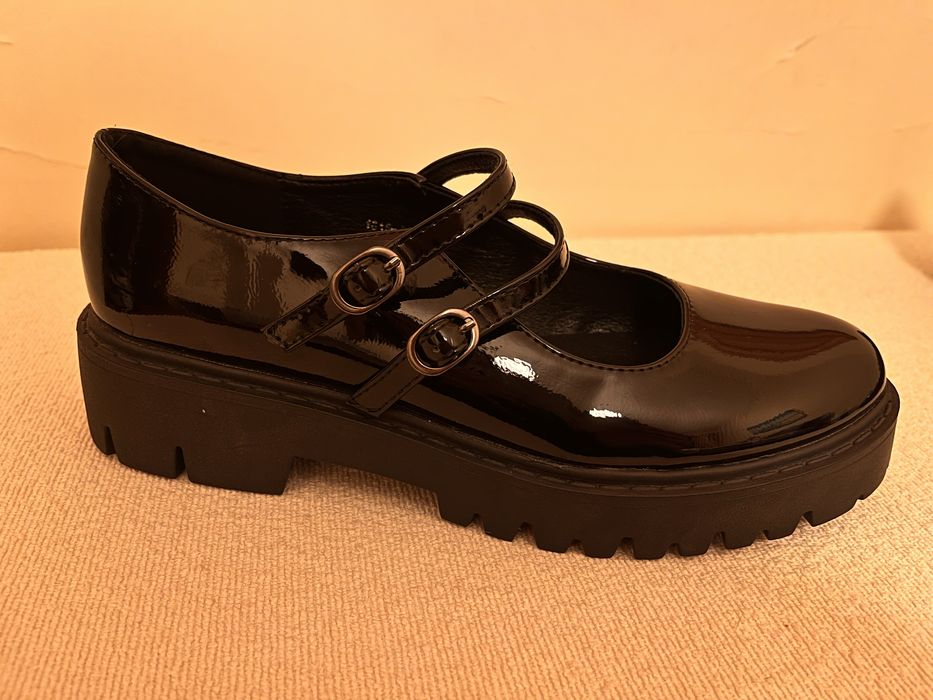 Sapato de verniz chunky