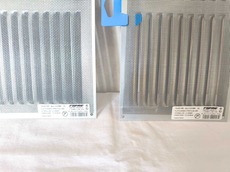 Duas grelhas de ventilação *novas* - 15 por 30 cm