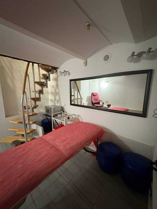 Оренда робочих місць у салоні краси (перукар, косметолог, масажист)