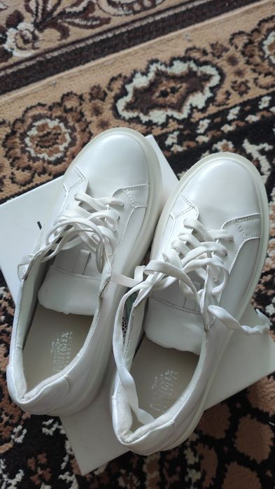 Продам кеди із натуральної шкіри