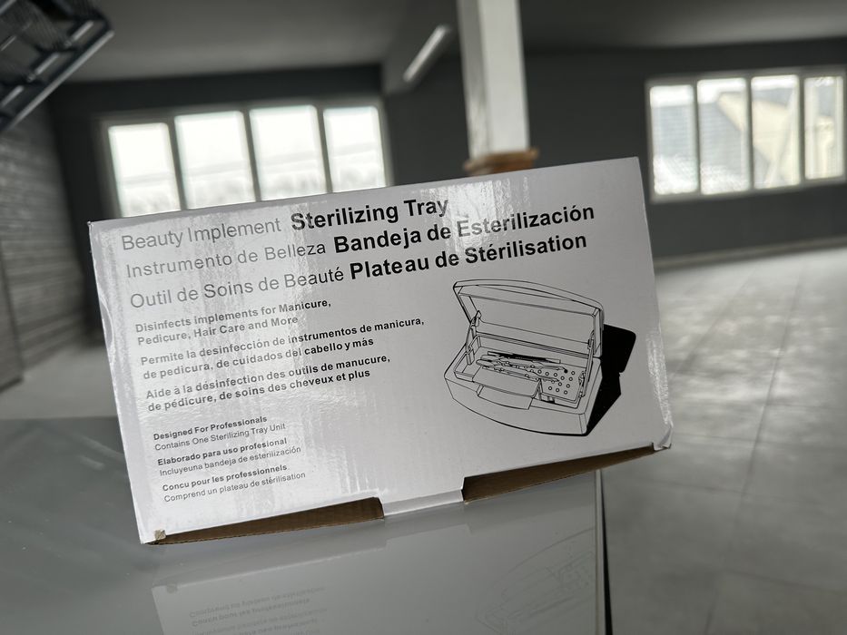 Контейнер для стерилізації інструментів із прозорою кришкою