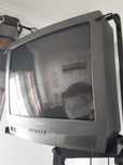 TV Toshiba com comando e suporte de parede