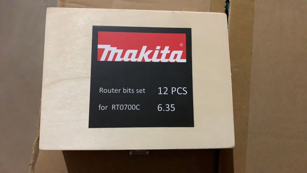 Фрезер Makita RP2301FC Фрезерный станок + набор фрез Мakita RT0700C