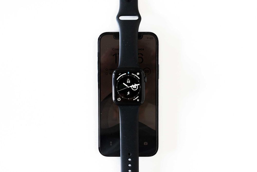 Zestaw Apple: iPhone 12 Pro + Apple Watch 6 – zadbane, z pudełkami