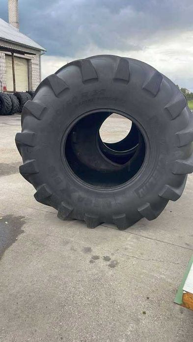 Michelin MegaxBib 900/60R32