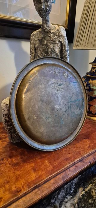 Przepiekna antyczna wiktoriańska okrągła mosiężna taca antyk