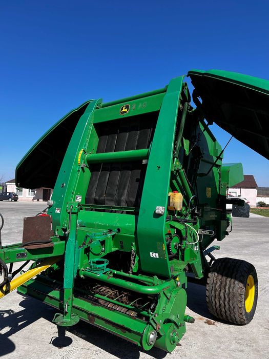 Прес-підбірник John Deere 864