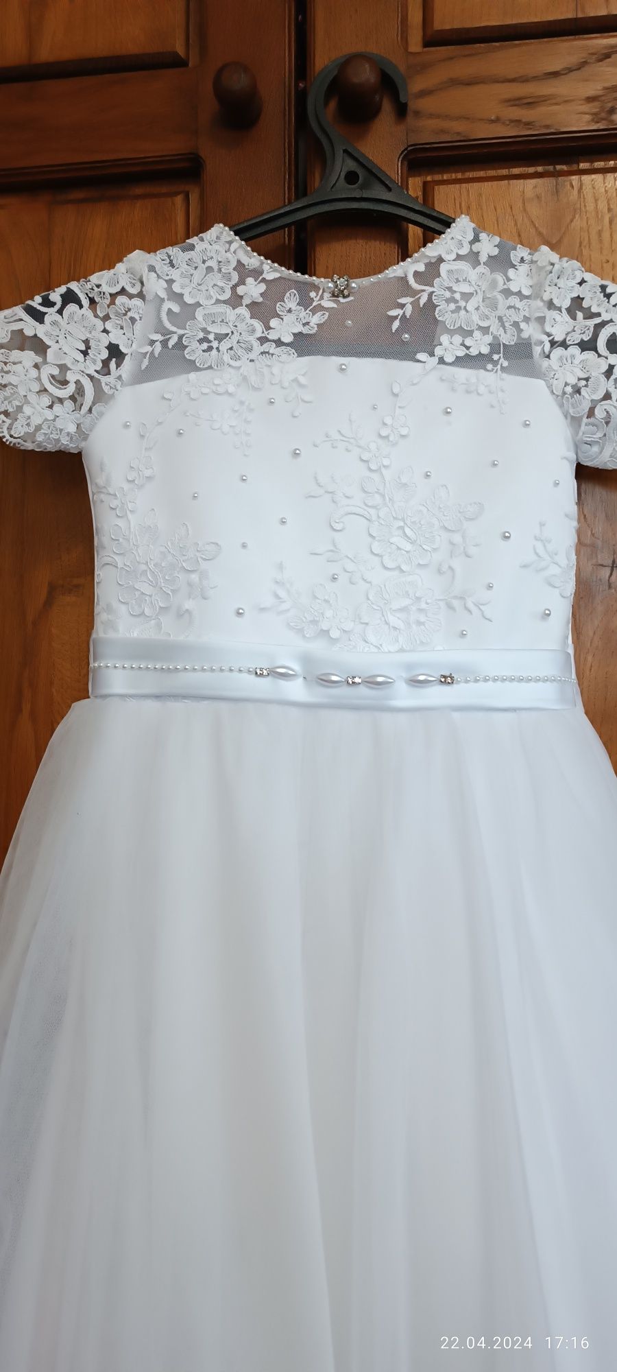 Продам біле плаття на ріст приблизно 140