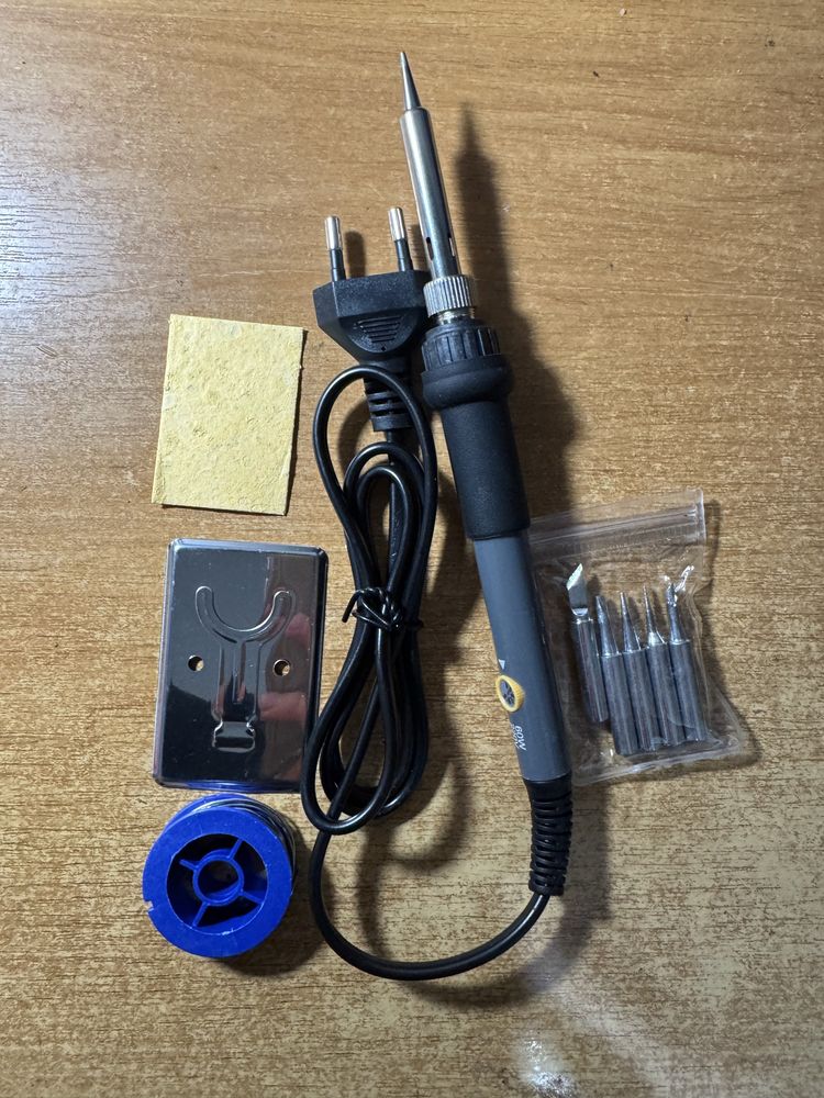 Паяльник 60w/220v ,комплект с насадками,макс температура 450 градусов