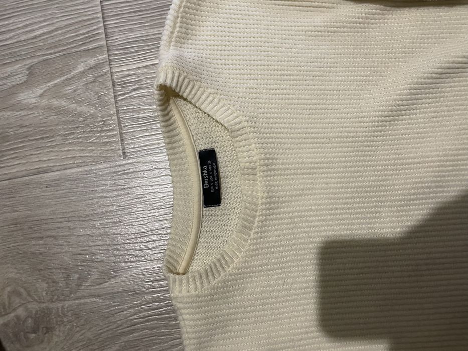 Светр бежевий Bershka S