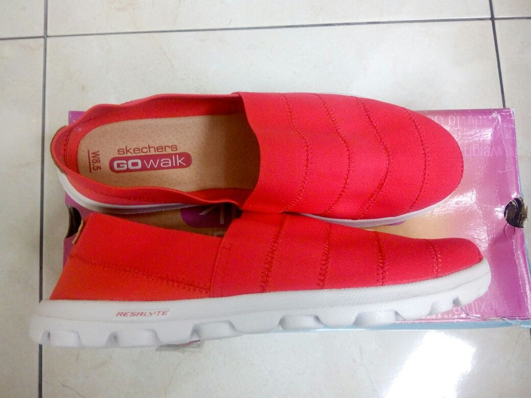 Слипоны Skechers.