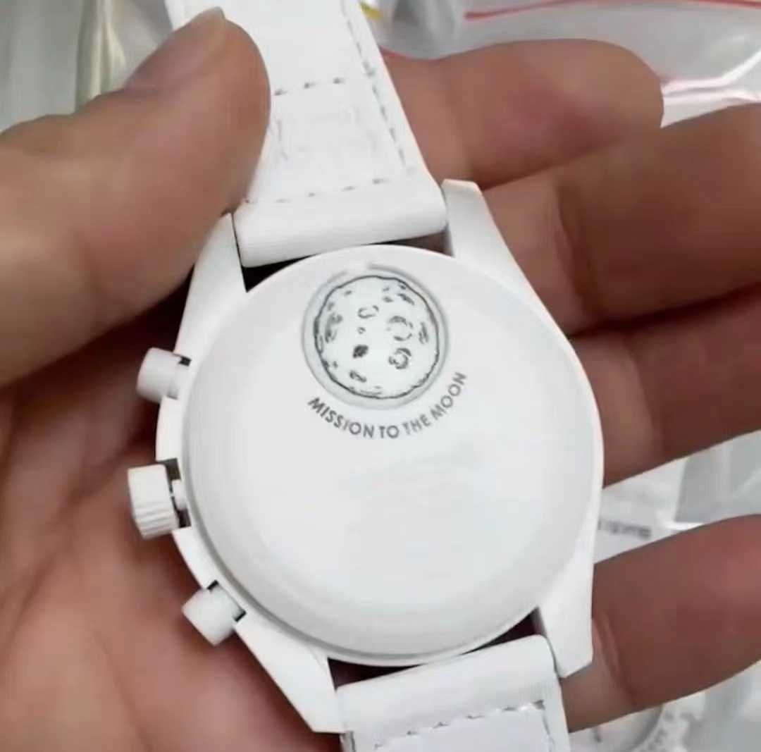 Swatch x Omega Bioceramic Moonswatch Mission To Moonphase Snoopy
Biaty