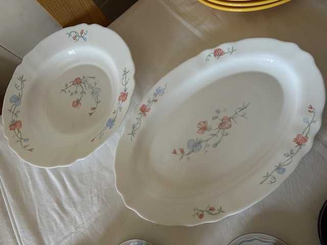 Conjunto de Pratos e Chávenas TUDO 15€