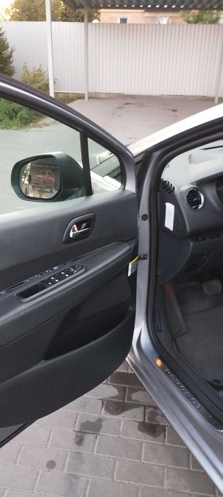 PEUGEOT 5008 Allure