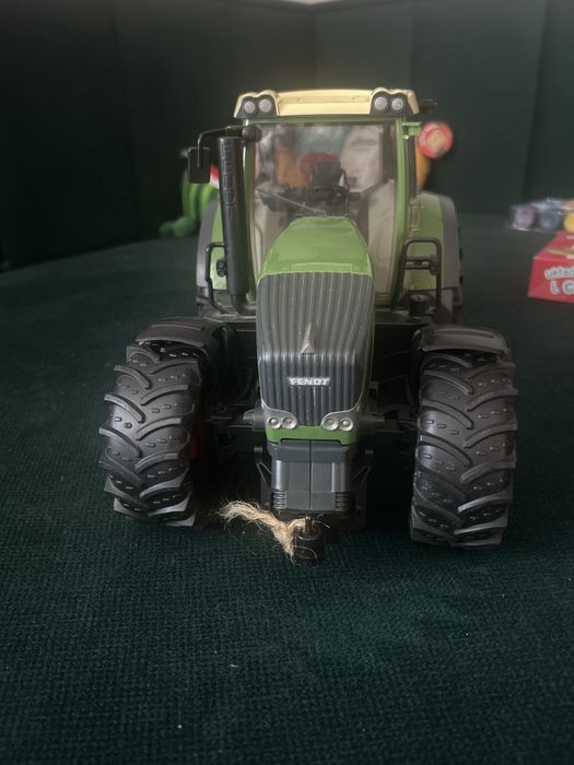 Traktor BRUDER fendt 936