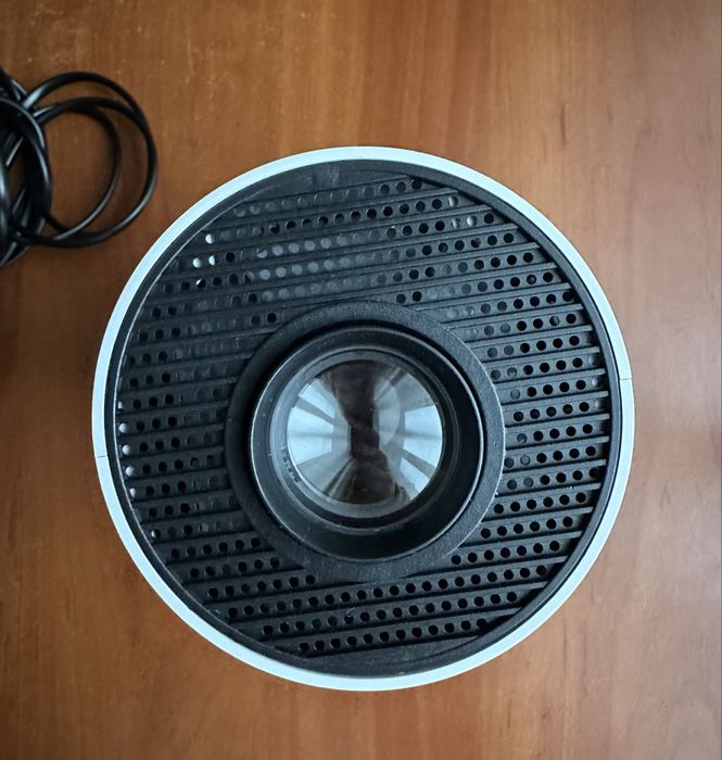 Проектор F-100+ екран (полотно) для проектора