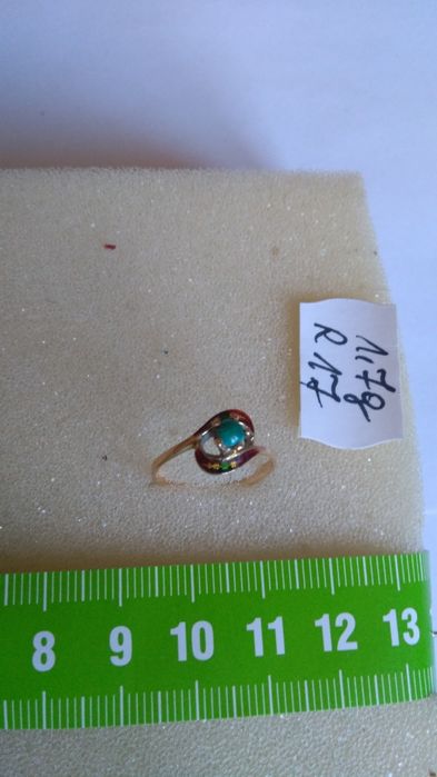 Pierścionek złoty z zielonym turkusem w cenie 1050 zł