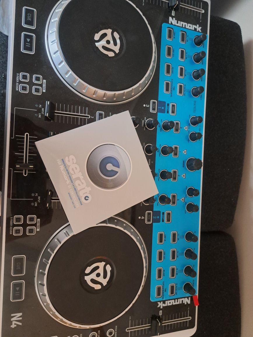 Kontroler Numark N4 konsola