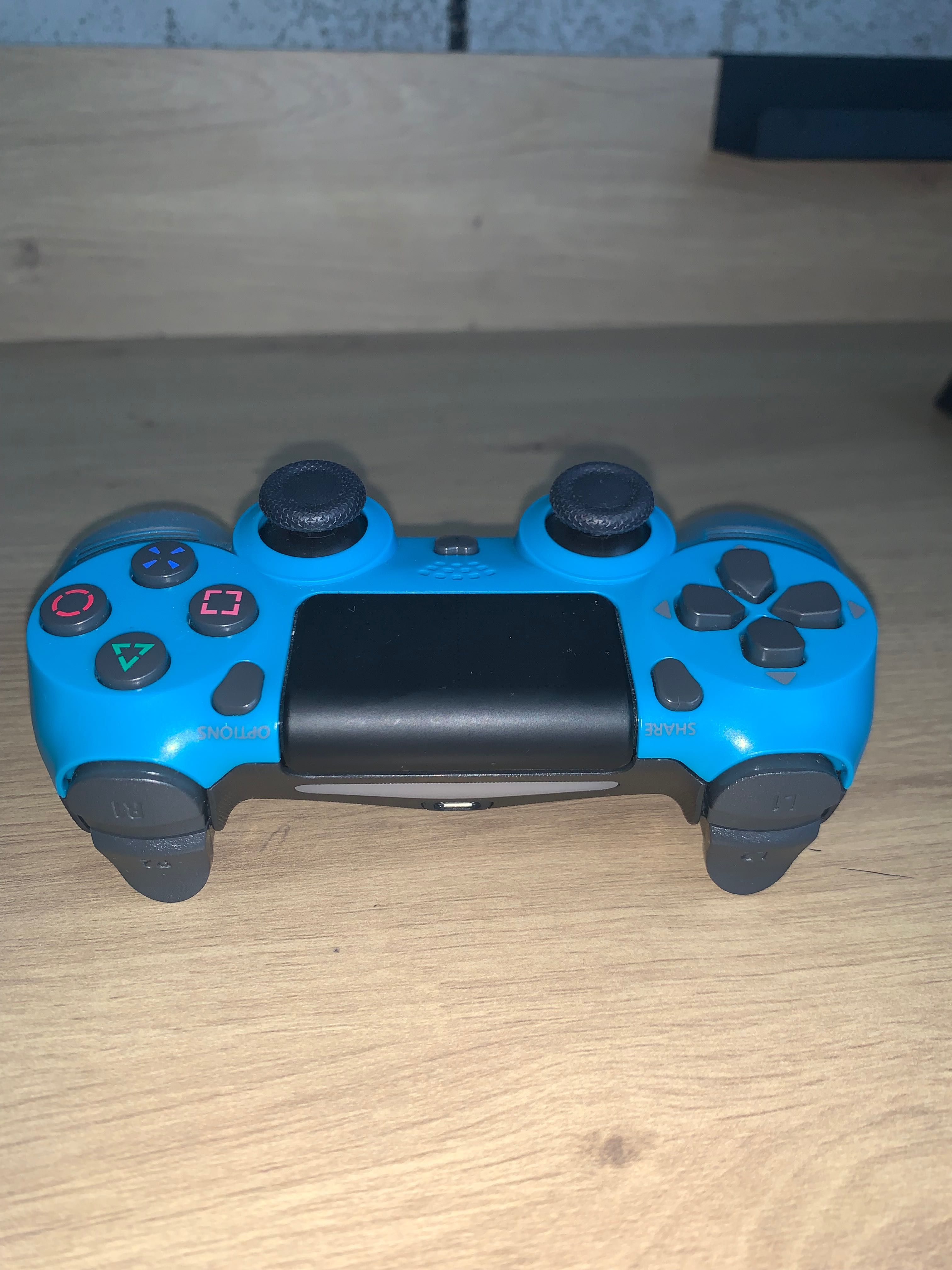 PS4 Slim 1TB GT Edition + gra + pad – stan bdb