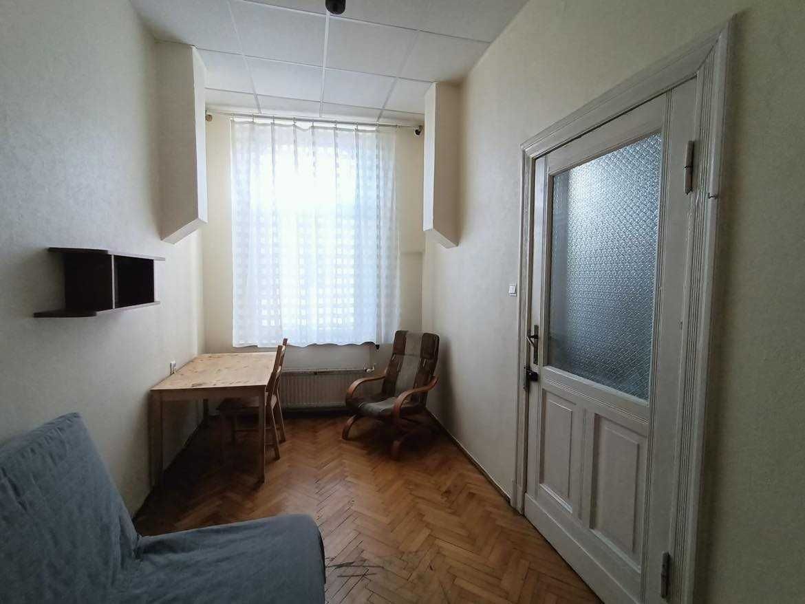 Pokój - 14m2 - 2 minuty od przystanku półwiejska