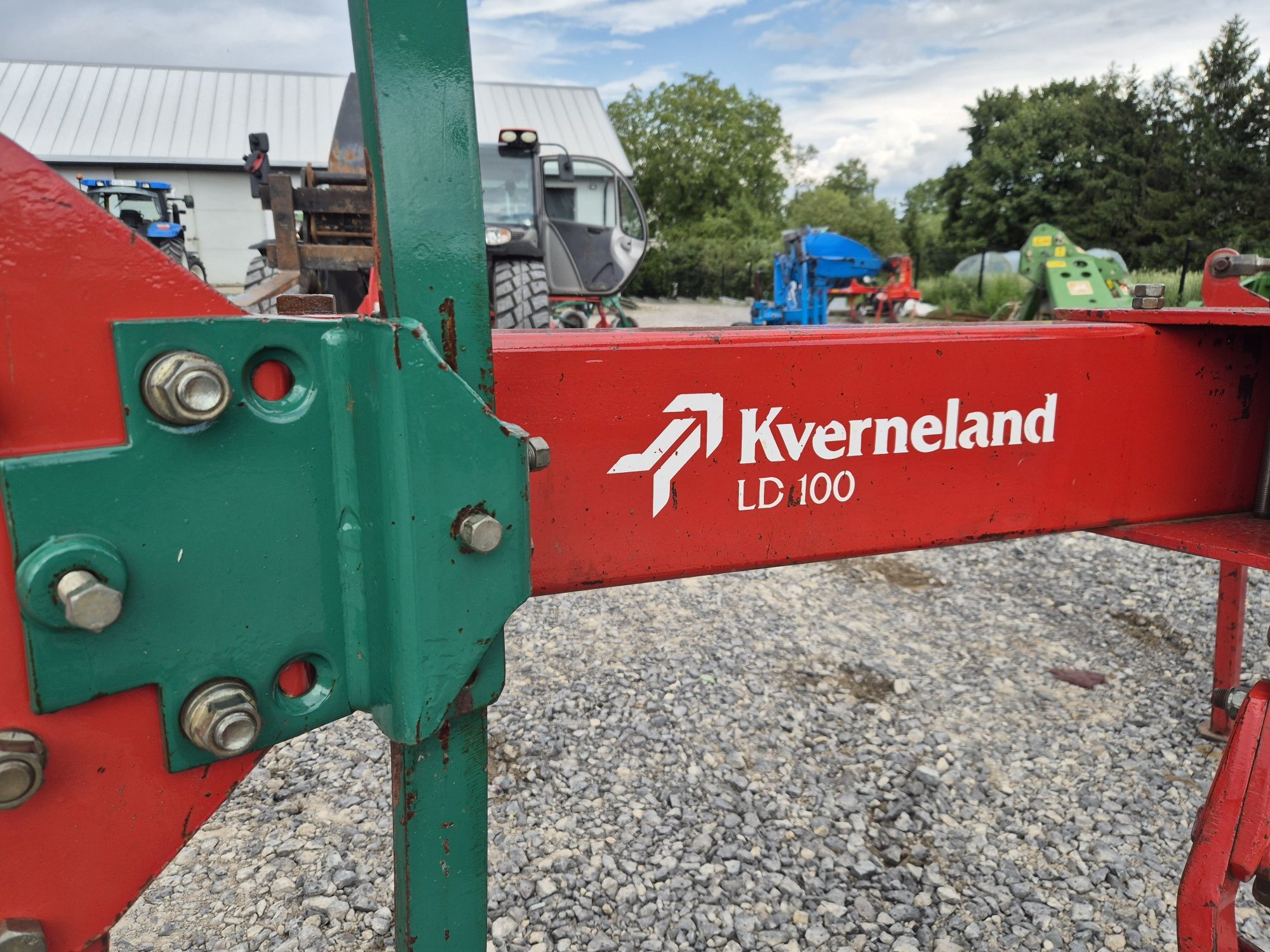 Kverneland LD 100 4-skibowy 3+1 Przedpłużki Kroje