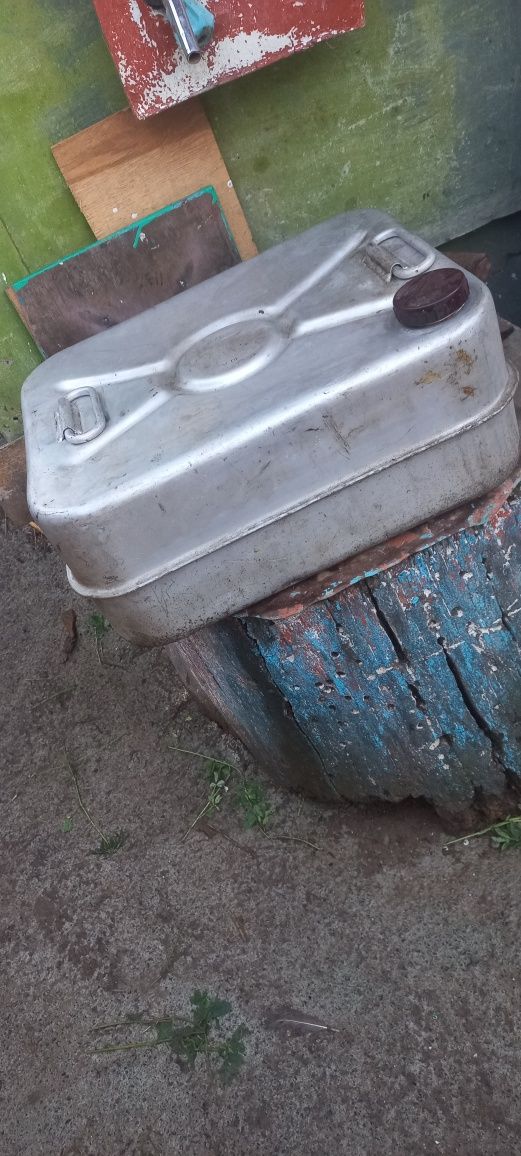 Продам алюмінієву  нову каністру