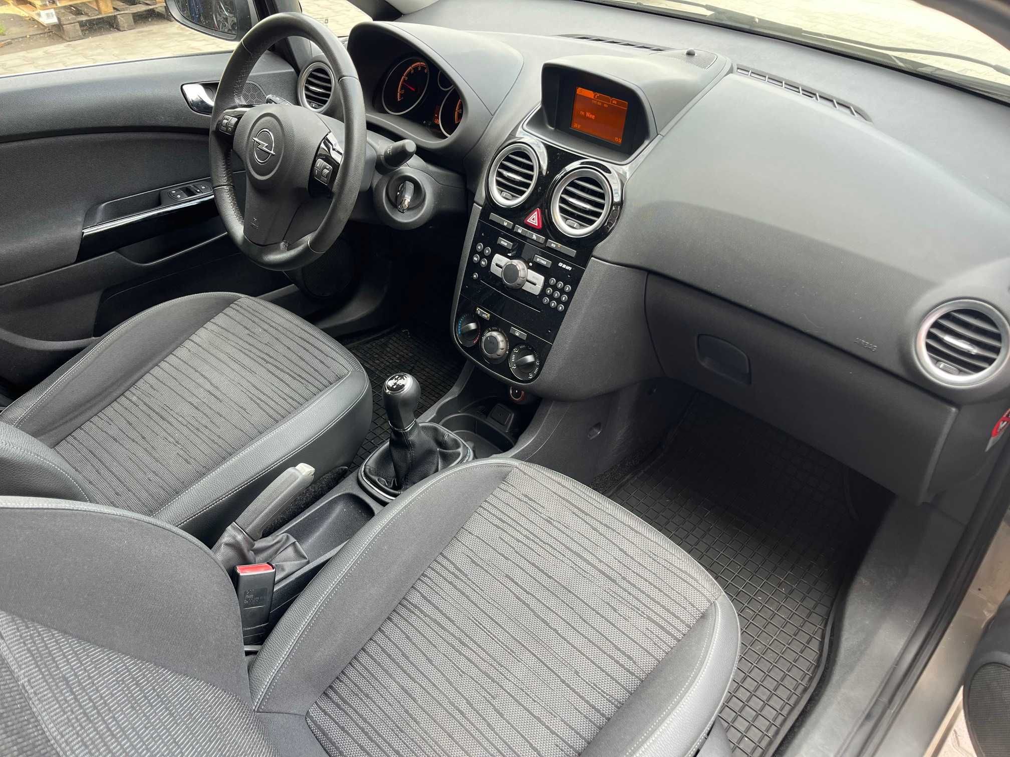 Opel Corsa 2014  Klimatyzacja Skóra Alu Felgi